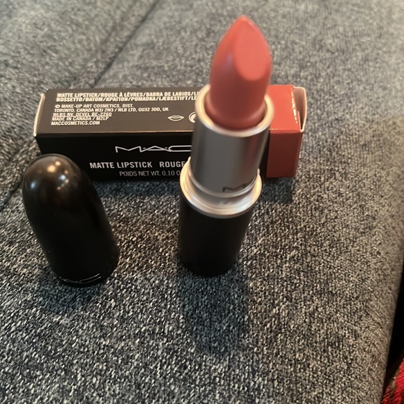 MAC •Velvet Teddy• lipstick new in original box - Picture 4 of 4